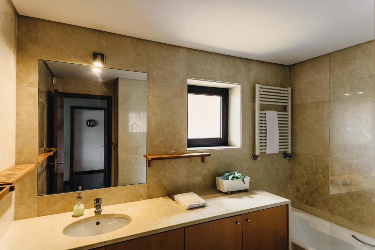 Riverfront Haven Family'S Choice With Free Garage Porto Bagian luar foto